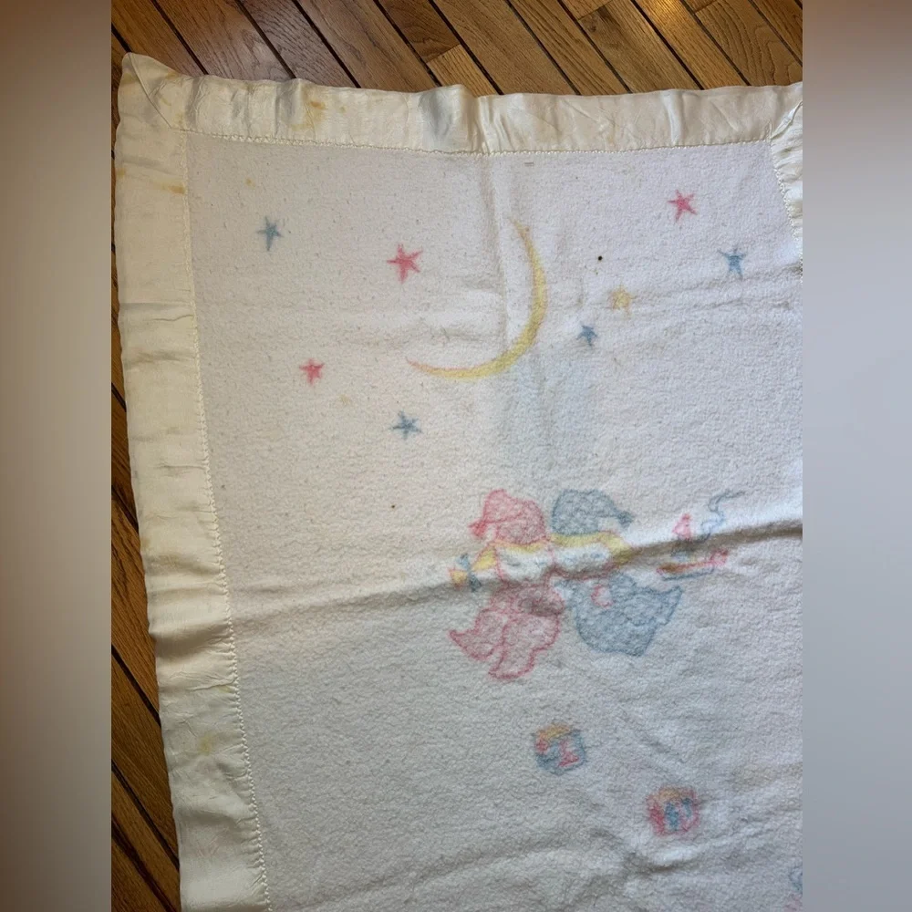 1960s Vintage Baby Blanket with Pastel Design